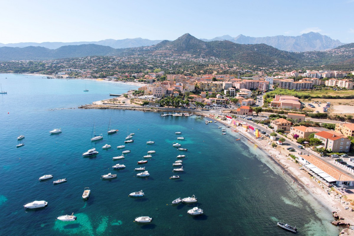 Visite Guidee De L Ile Rousse Emagazine Et Guide De Voyage Du Tourisme Et Des Vacances En Corse