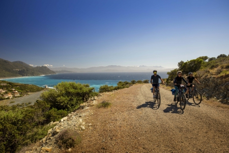 Le vélo et la moto en Corse