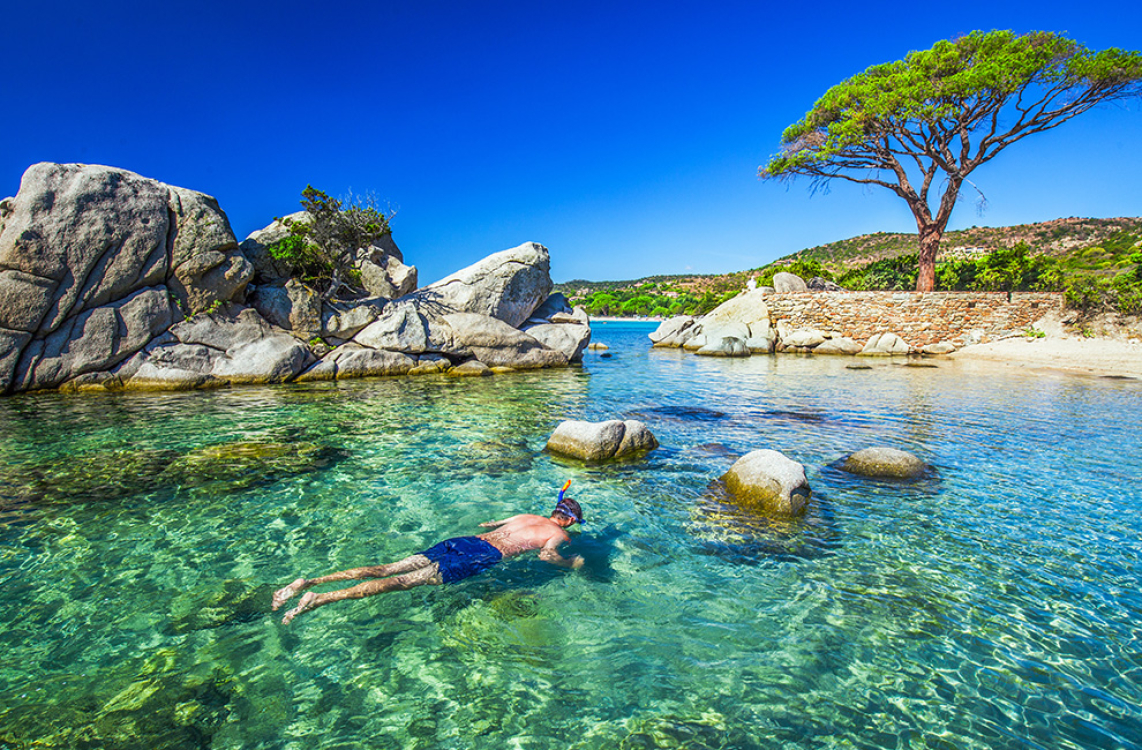 Découvrez les joies du snorkeling en Corse ©ADOBESTOCK