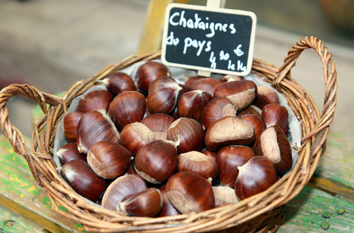 La châtaigne corse, incontournable de la gastronomie locale ©adobestock