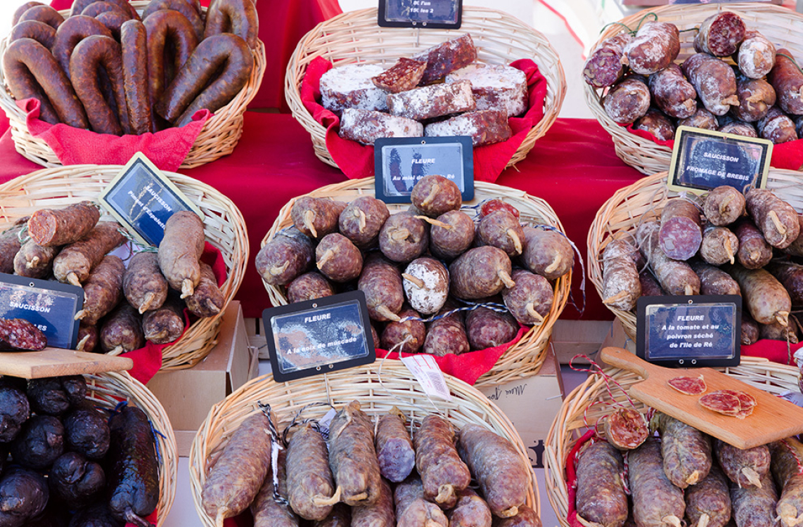 La traditionnelle charcuterie corse ©ADOBESTOCK
