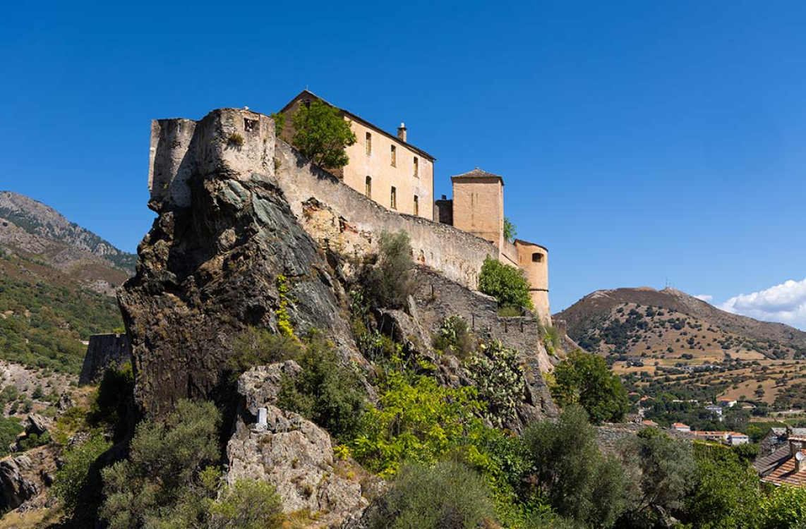 Découvrez la citadelle de la ville de Corte en Corse