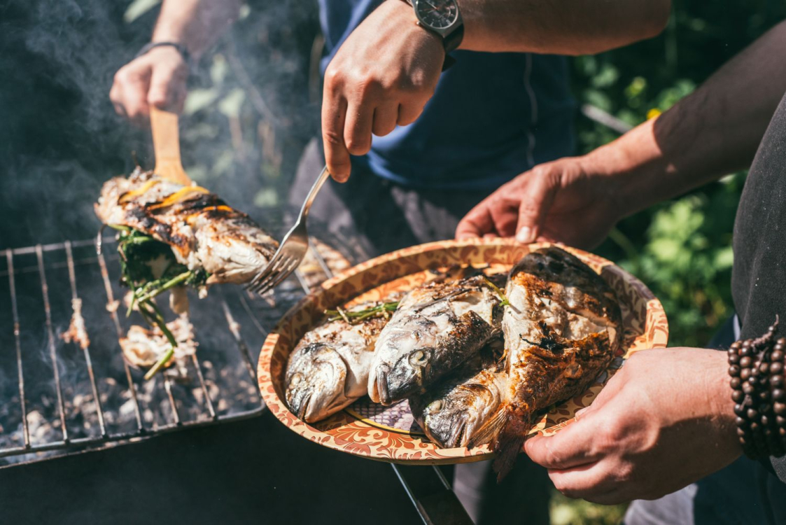 Poisson grillé au barbecue ©adobe stock