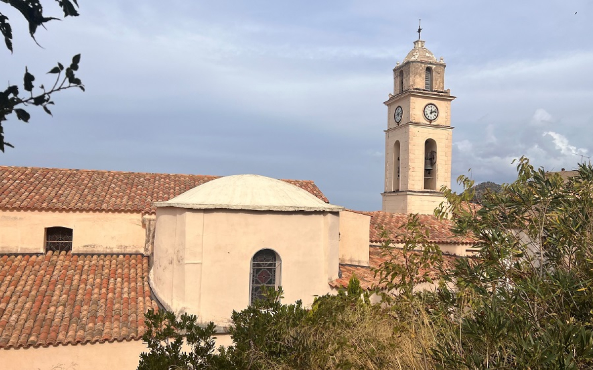 Le clocher de l'église San Tumasgiu - Belgudè ©ATC