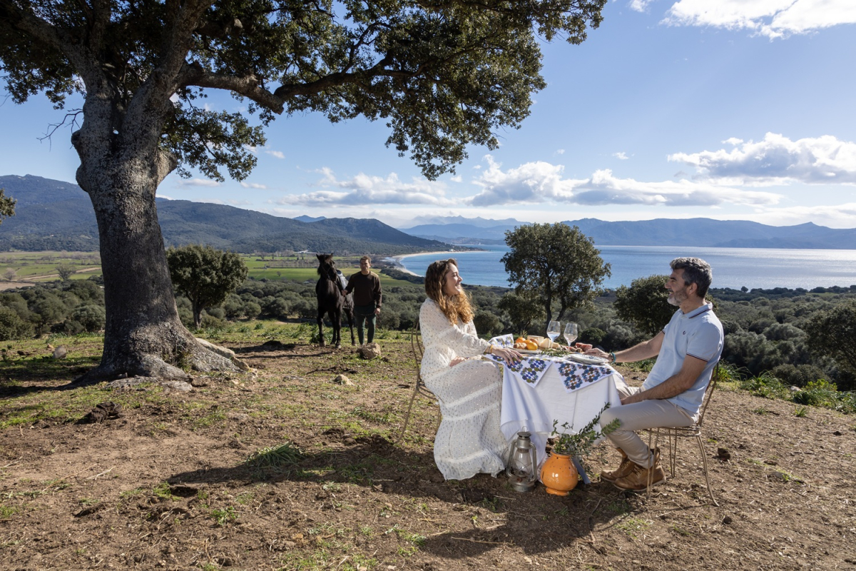 Dîner romantique avec une vue panoramique sur la mer © ATC SYLVAIN ALESSANDRI