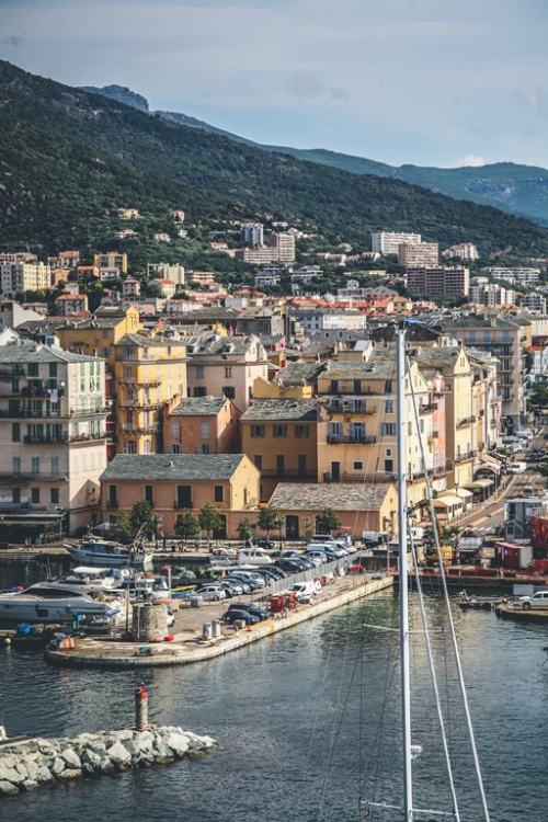 vue-vieux-port-verticale-bastia