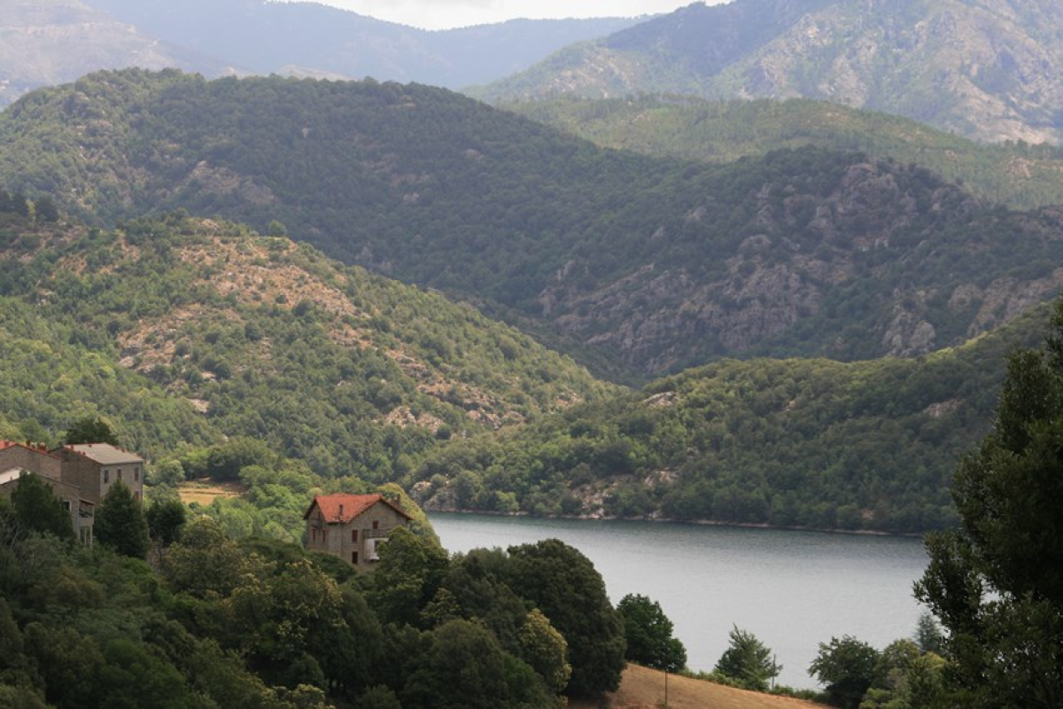 Vue sur le lac de Tolla