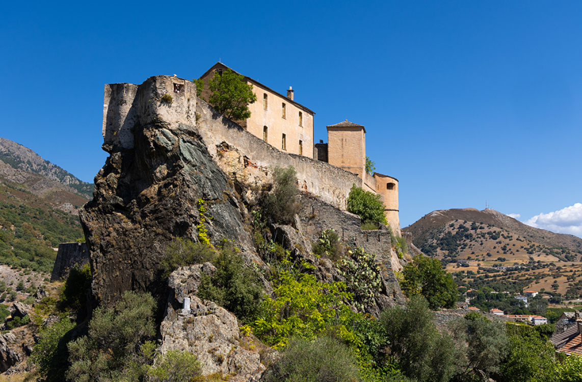 Le village perché de Corte ©ADOBESTOCK