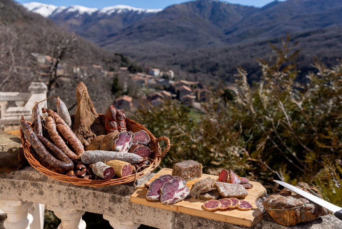 La charcuterie corse à découvrir sur les marchés, chez les producteurs  ou à la table des auberges. © Sylvain Alessandri