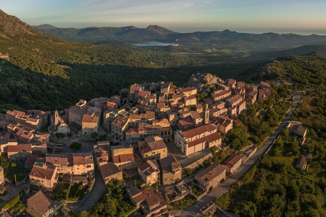 Le village de Spiluncatu (Speloncato), en Balagne. ©STEPHANE COMPOINT / ONLYFRANCE.FR