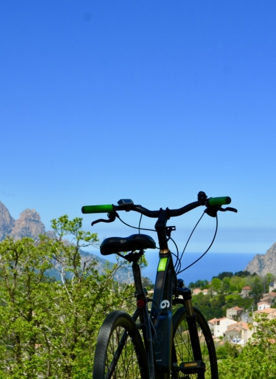 optioneel Zakenman last Corsica op twee wielen | Officiële website voor toerisme en vakanties op  Corsica